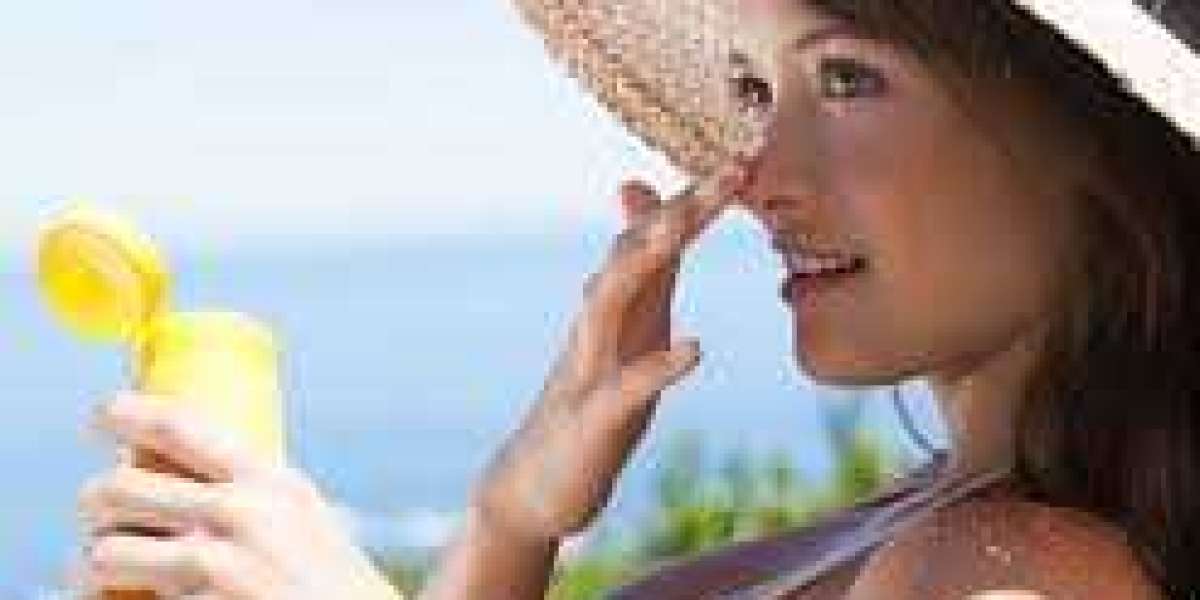 What to Look for When Choosing Sunscreen According to Skin Care Experts