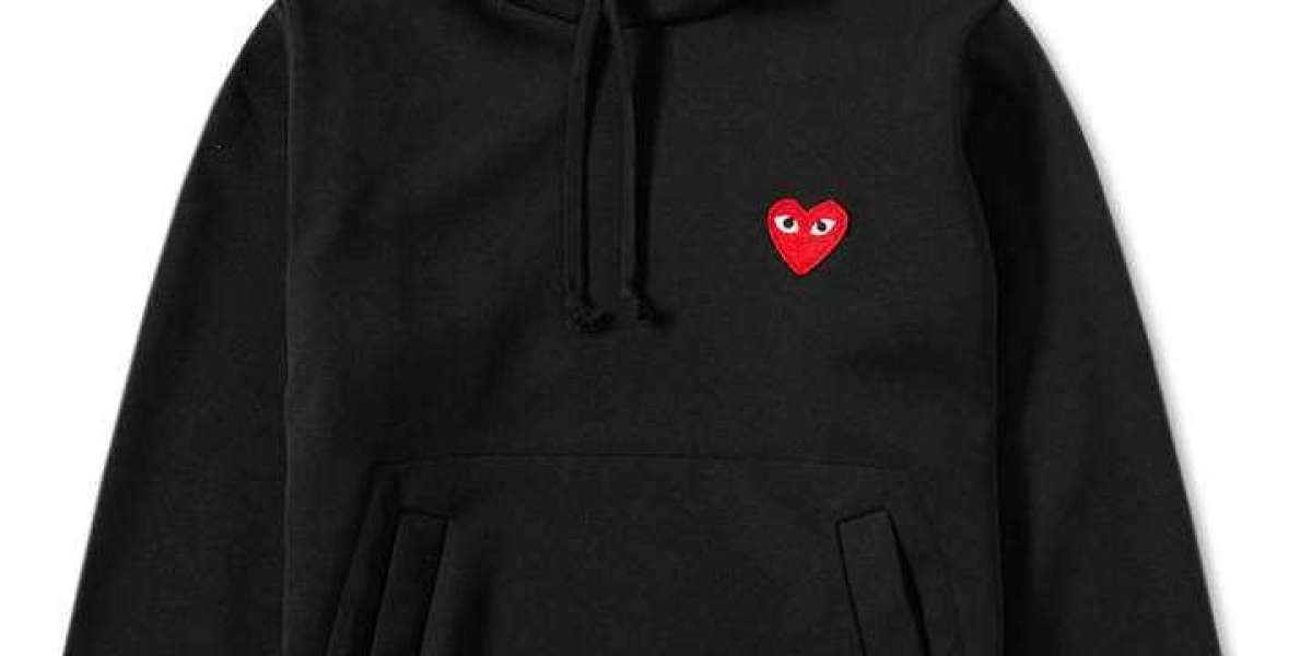 Exploring the Allure of the Comme des Garçons Hoodie: A Fusion of Streetwear and Avant-Garde Fashion