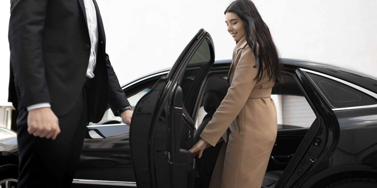 Arrive in Style: Luxurious Wedding Chauffeur Services in London with Kona Chauffeurs